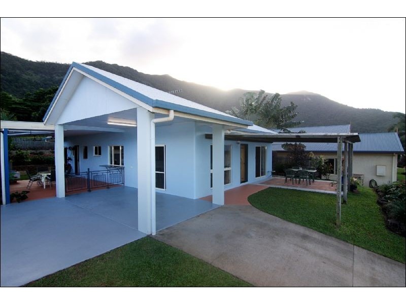 33 Pilosa Street, Redlynch QLD 4870