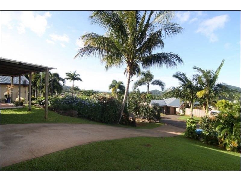 33 Pilosa Street, Redlynch QLD 4870