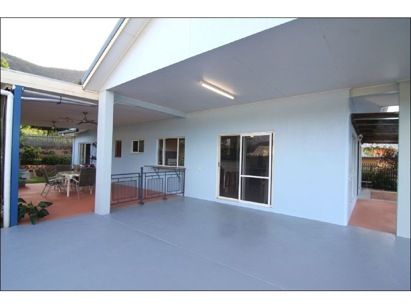 33 Pilosa Street, Redlynch QLD 4870