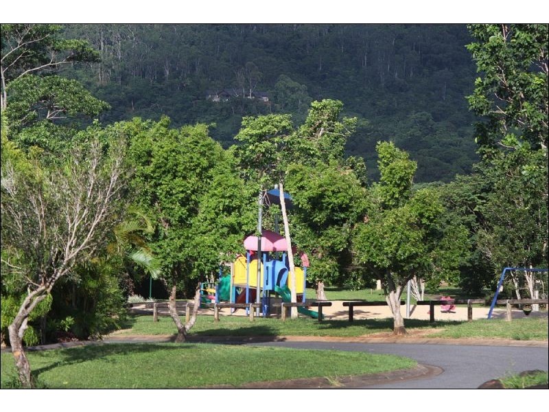 33 Pilosa Street, Redlynch QLD 4870