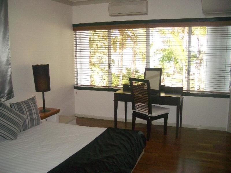 Palm Cove QLD 4879