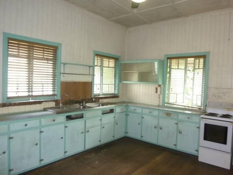 13 Boland Street, Westcourt QLD 4870