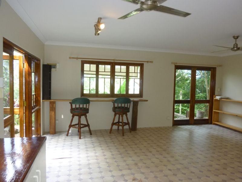 8 Tari Place, Trinity Beach QLD 4879