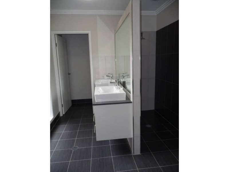 2 JABIRU Close, Smithfield QLD 4878