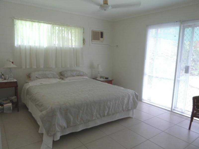 Trinity Beach QLD 4879