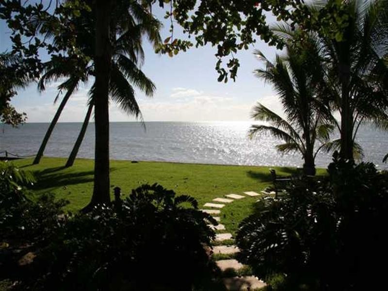 Holloways Beach QLD 4878