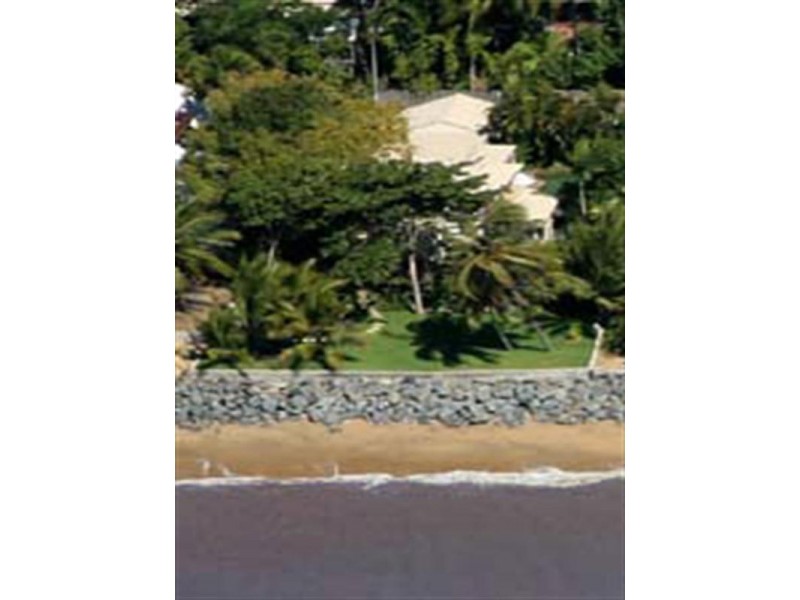 Holloways Beach QLD 4878