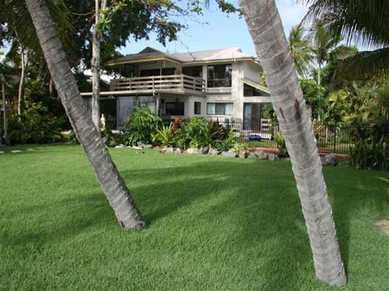 Holloways Beach QLD 4878