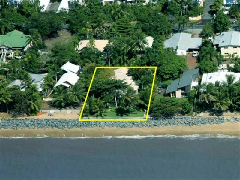 Holloways Beach QLD 4878