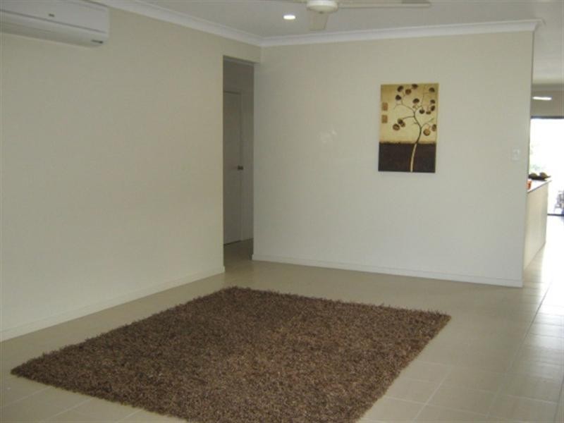 8B Vetiver Street, Trinity Park QLD 4879