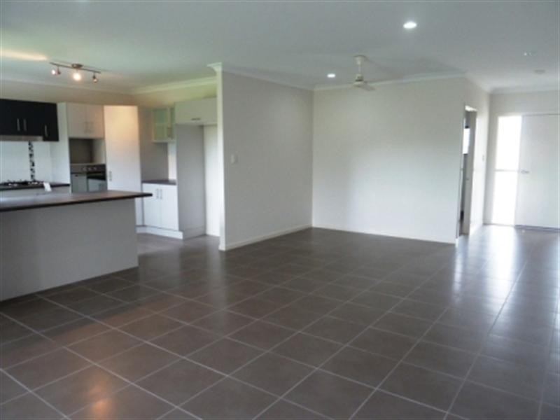 2 Murrinda Gardens, Trinity Park QLD 4879