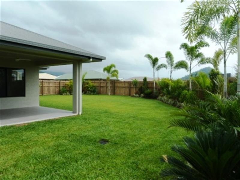 2 Murrinda Gardens, Trinity Park QLD 4879