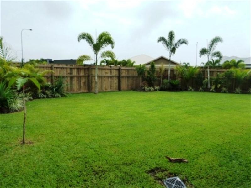 2 Murrinda Gardens, Trinity Park QLD 4879