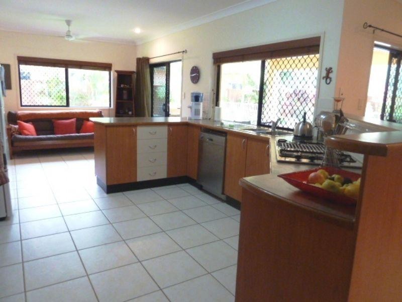 40 William Hickey Street, Redlynch QLD 4870