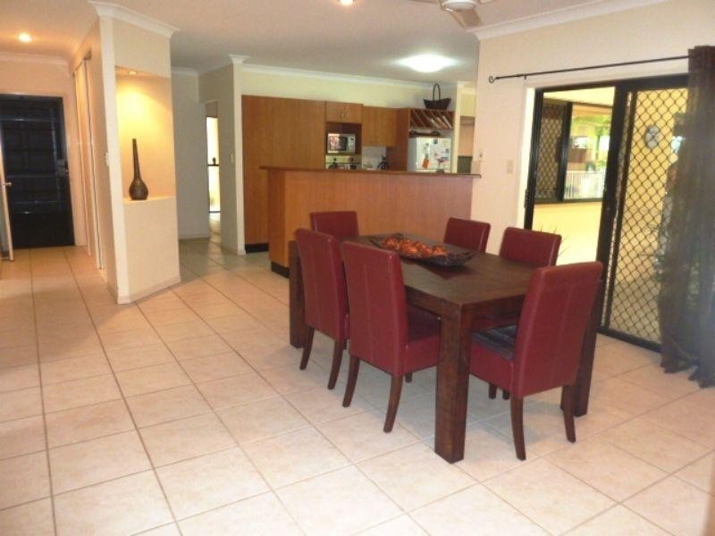 40 William Hickey Street, Redlynch QLD 4870