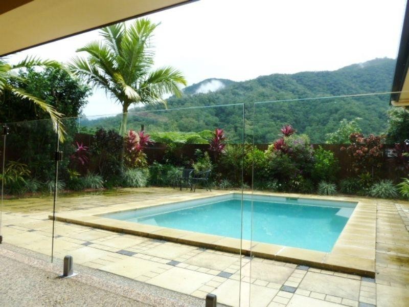 40 William Hickey Street, Redlynch QLD 4870