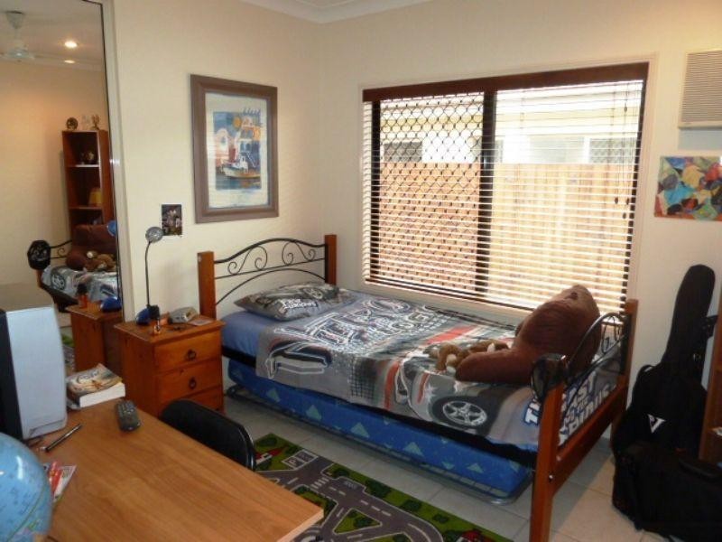40 William Hickey Street, Redlynch QLD 4870