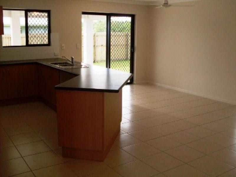 28 Phoenix Street, White Rock QLD 4868