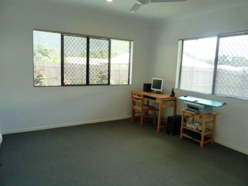 7 McBride Street, Redlynch QLD 4870