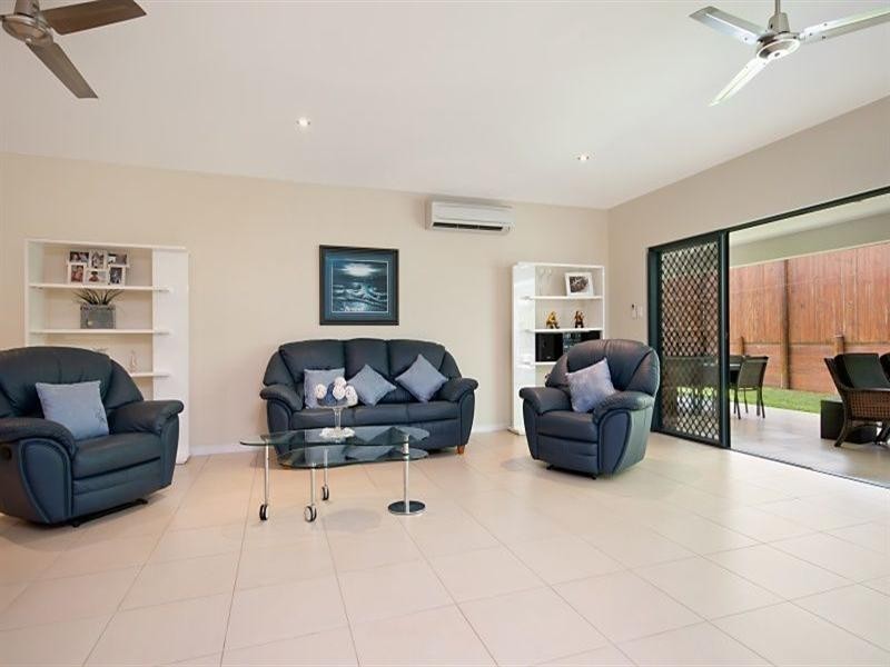 6 Palmetto Street, Palm Cove QLD 4879