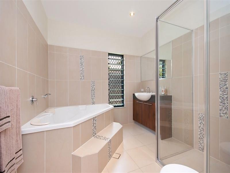 6 Palmetto Street, Palm Cove QLD 4879