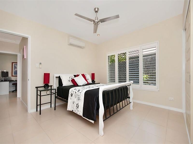 6 Palmetto Street, Palm Cove QLD 4879