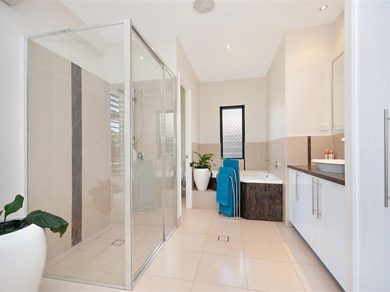 6 Palmetto Street, Palm Cove QLD 4879