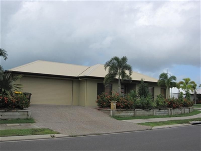 16 Moojeeba Way, Trinity Park QLD 4879