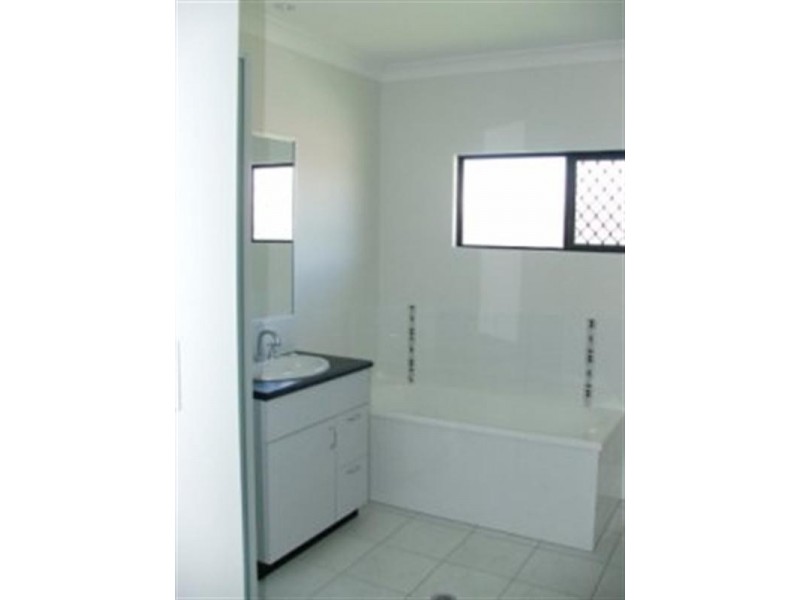 16 Moojeeba Way, Trinity Park QLD 4879