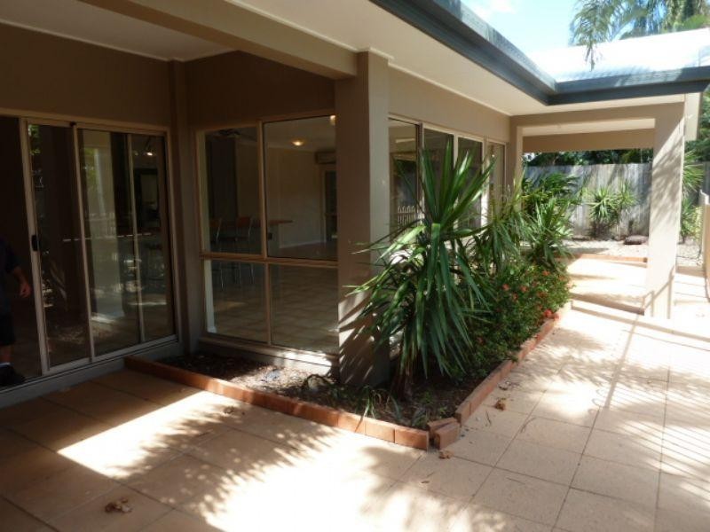 15 Barrier Close, Clifton Beach QLD 4879