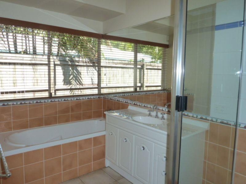 15 Barrier Close, Clifton Beach QLD 4879