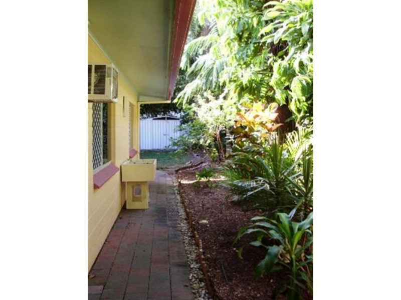 112B Wistaria Street, Holloways Beach QLD 4878