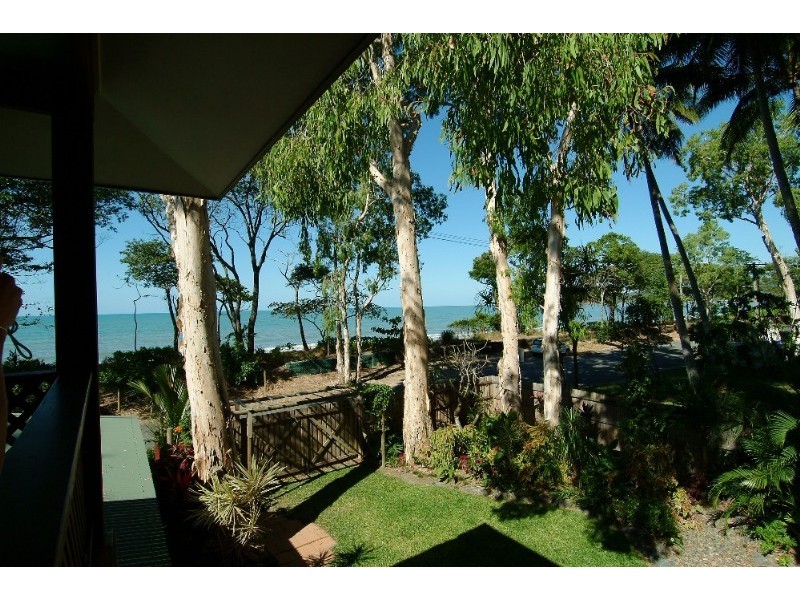 Clifton Beach QLD 4879