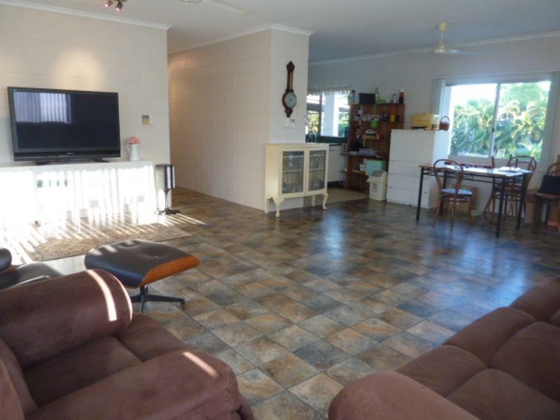 8 Manus Street, Trinity Beach QLD 4879