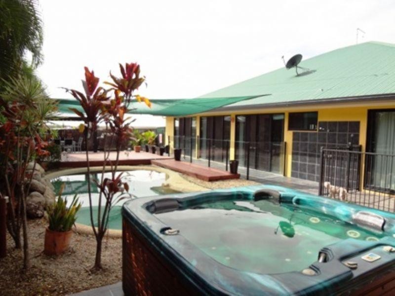 12 Everglades Street, Palm Cove QLD 4879