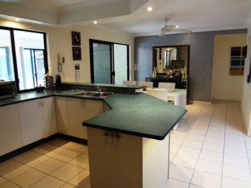 12 Everglades Street, Palm Cove QLD 4879