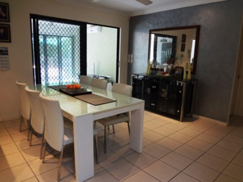 12 Everglades Street, Palm Cove QLD 4879