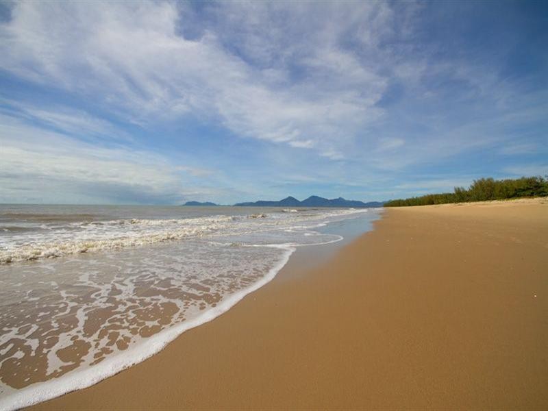 9/61-63 Sims Esplanade, Yorkeys Knob QLD 4878