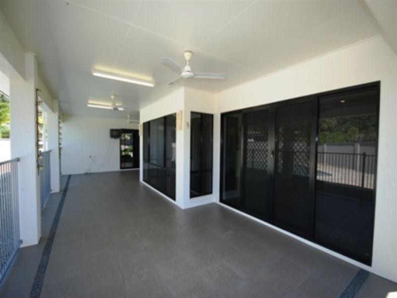 25 Palmetto Street, Palm Cove QLD 4879