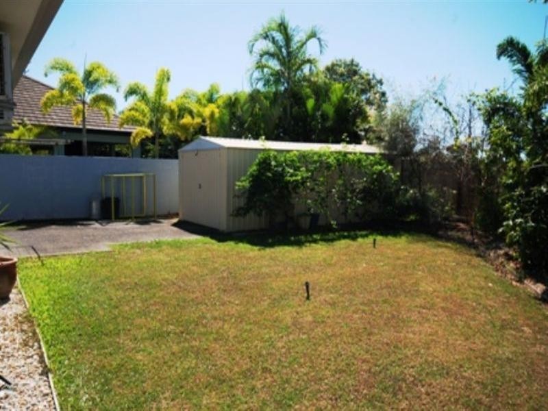 25 Palmetto Street, Palm Cove QLD 4879