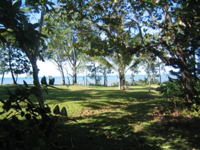 102 Moore Street, Trinity Beach QLD 4879