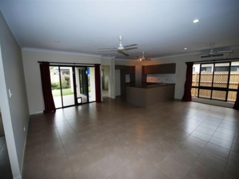 5 Kingsborough Pass, Trinity Park QLD 4879