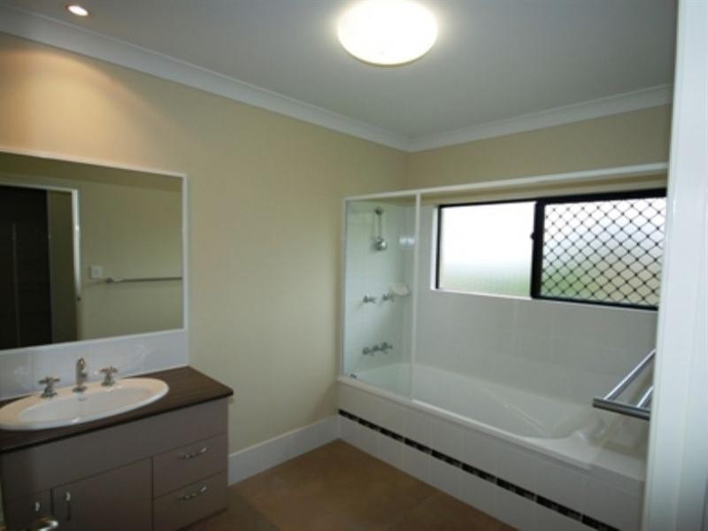 5 Kingsborough Pass, Trinity Park QLD 4879