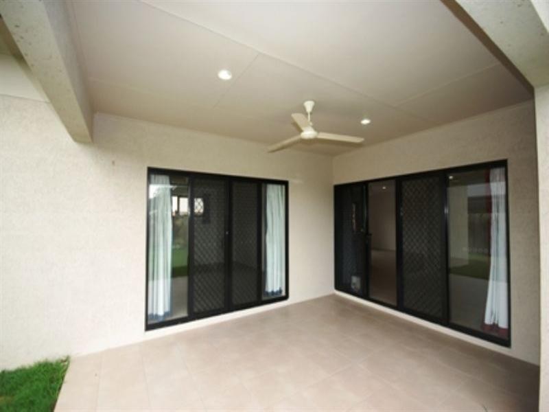 5 Kingsborough Pass, Trinity Park QLD 4879