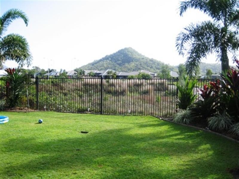 5 Kingsborough Pass, Trinity Park QLD 4879