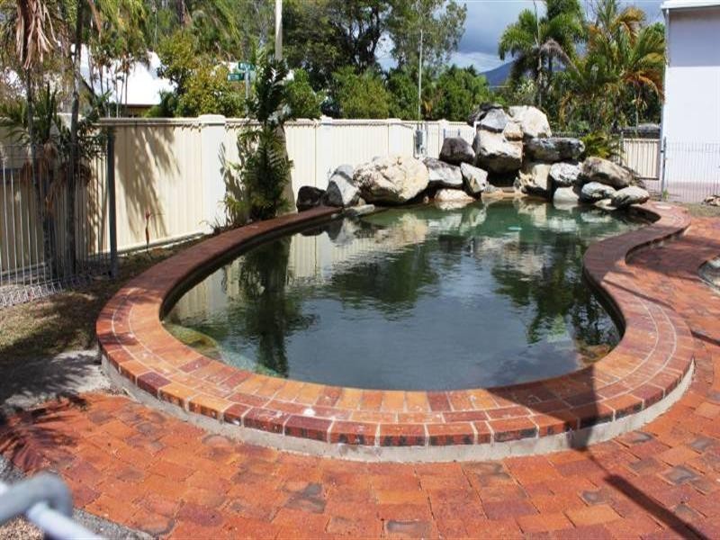 Holloways Beach QLD 4878