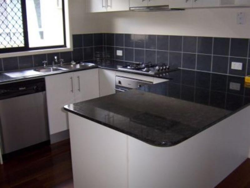 3/7 Street Tenni, Redlynch QLD 4870