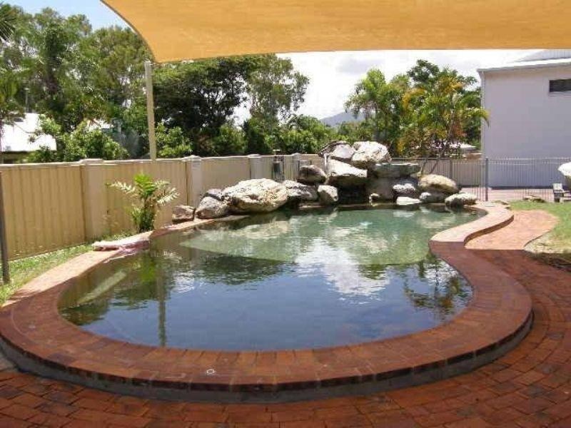 Holloways Beach QLD 4878