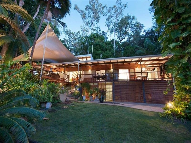 2 Justine Close, Trinity Beach QLD 4879