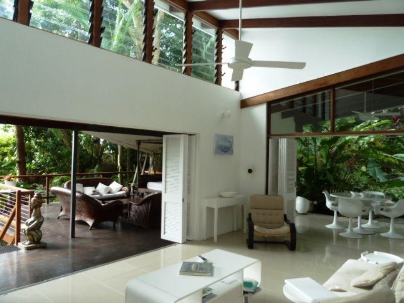 2 Justine Close, Trinity Beach QLD 4879